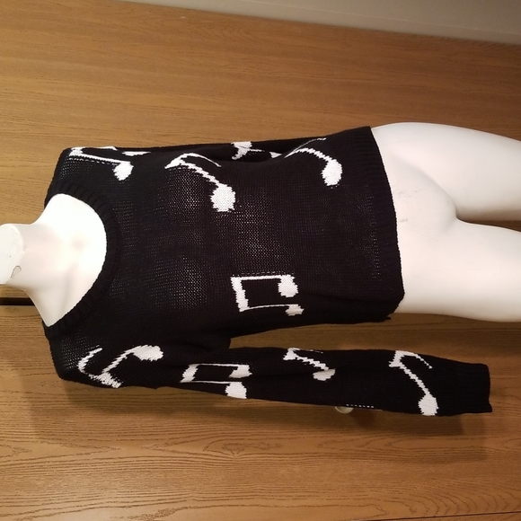 Hot Topic Music Note Sweater | Poshmark